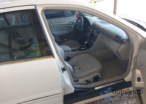 2006 Mercedes-Benz C 230 Sport from USA, damaged, VIN WDBRF52H56A892608